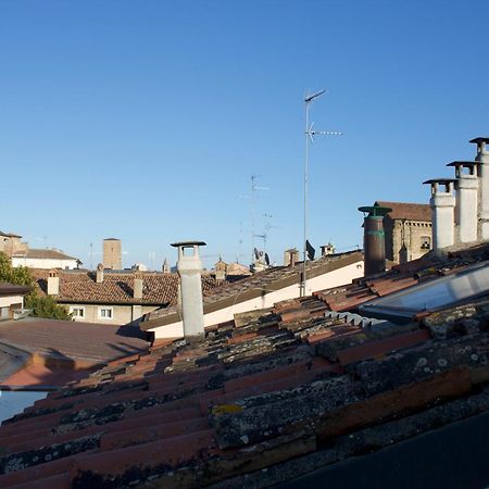 Corte Cavour. Una mansarda nel cuore della città Ravenna Exterior foto