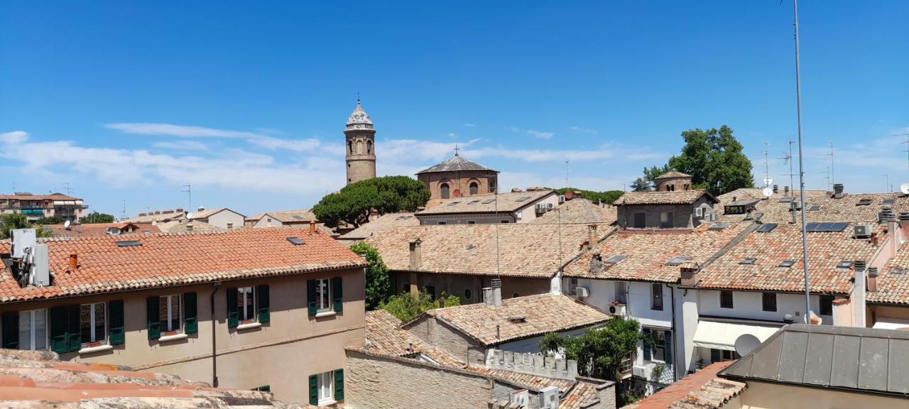 Corte Cavour. Una mansarda nel cuore della città Ravenna Exterior foto