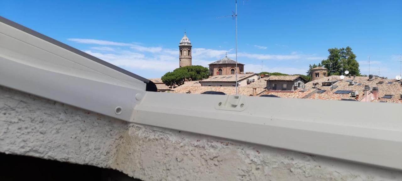 Corte Cavour. Una mansarda nel cuore della città Ravenna Exterior foto