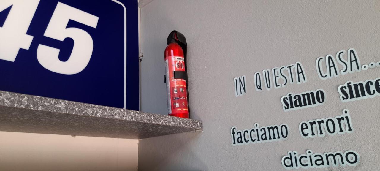 Corte Cavour. Una mansarda nel cuore della città Ravenna Exterior foto