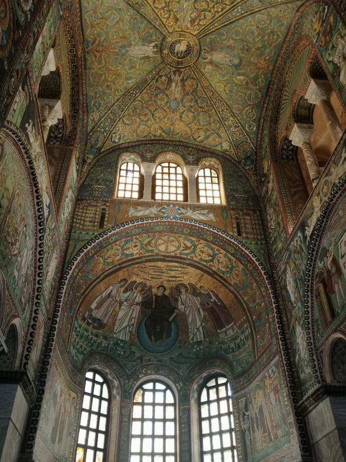 Corte Cavour. Una mansarda nel cuore della città Ravenna Exterior foto