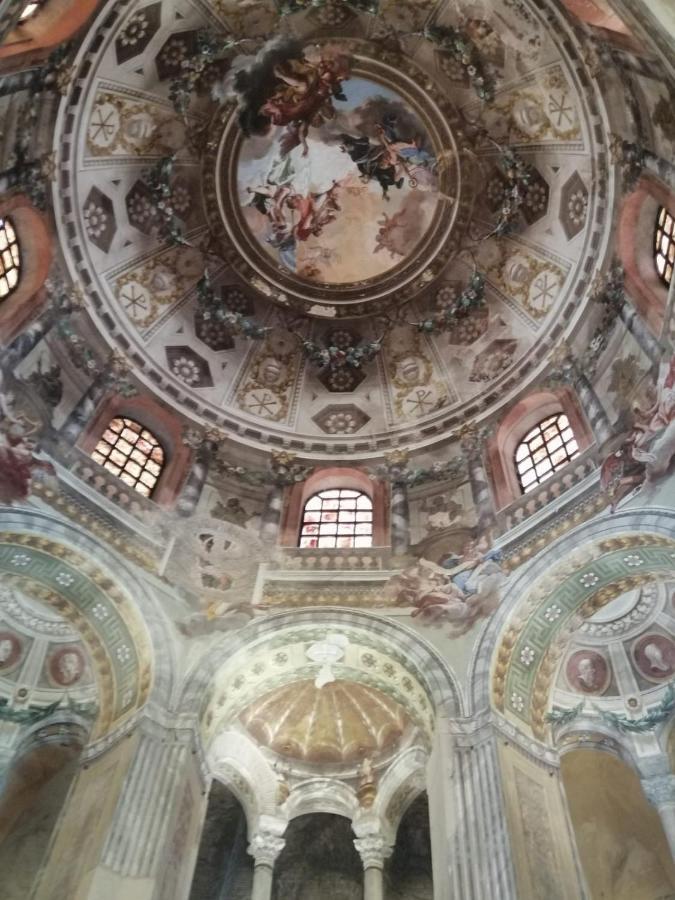 Corte Cavour. Una mansarda nel cuore della città Ravenna Exterior foto
