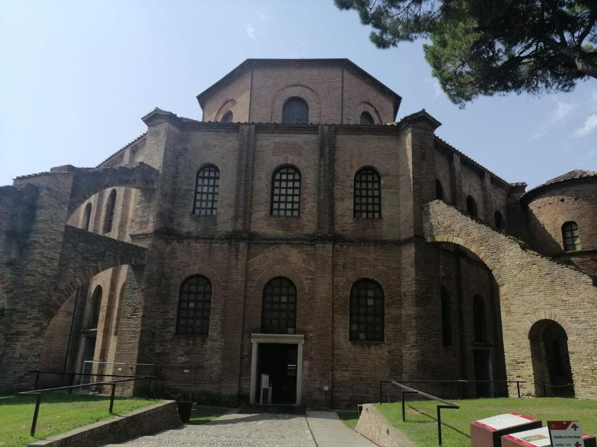 Corte Cavour. Una mansarda nel cuore della città Ravenna Exterior foto