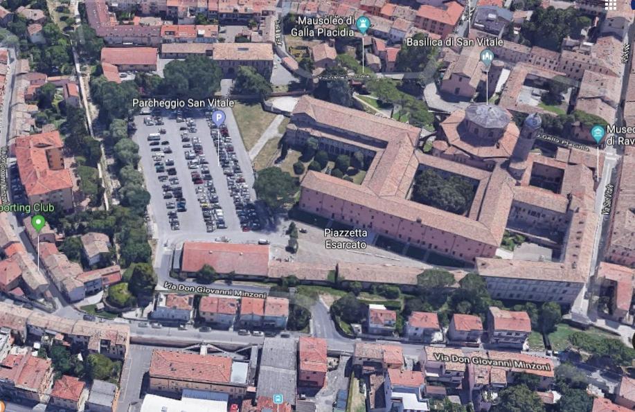 Corte Cavour. Una mansarda nel cuore della città Ravenna Exterior foto